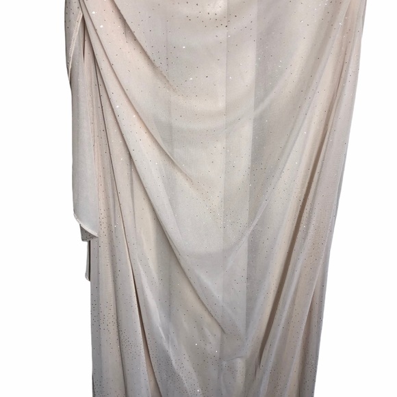 BETSY&ADAM EVENING PROM SHIMMERING RUCHED DRESS - Picture 6 of 8